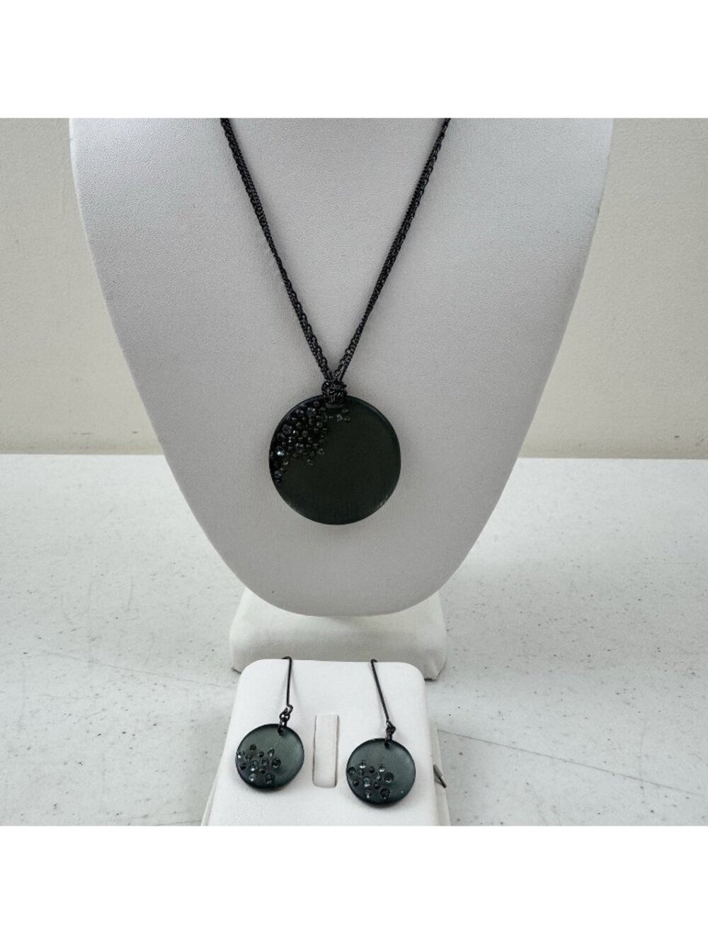 KC KENNETH COLE Medallion & Rhinestones Pendant Necklace & Earrings Gray Blue